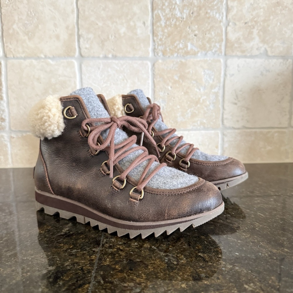 Sorel Women's Harlow Lace Cozy Lug Sole Boots 6 Brown Waterproof Excellent